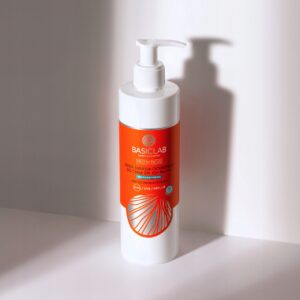 BASICLAB Lekka emulsja ochronna do ciała SPF 50+ PA++++ 300ml